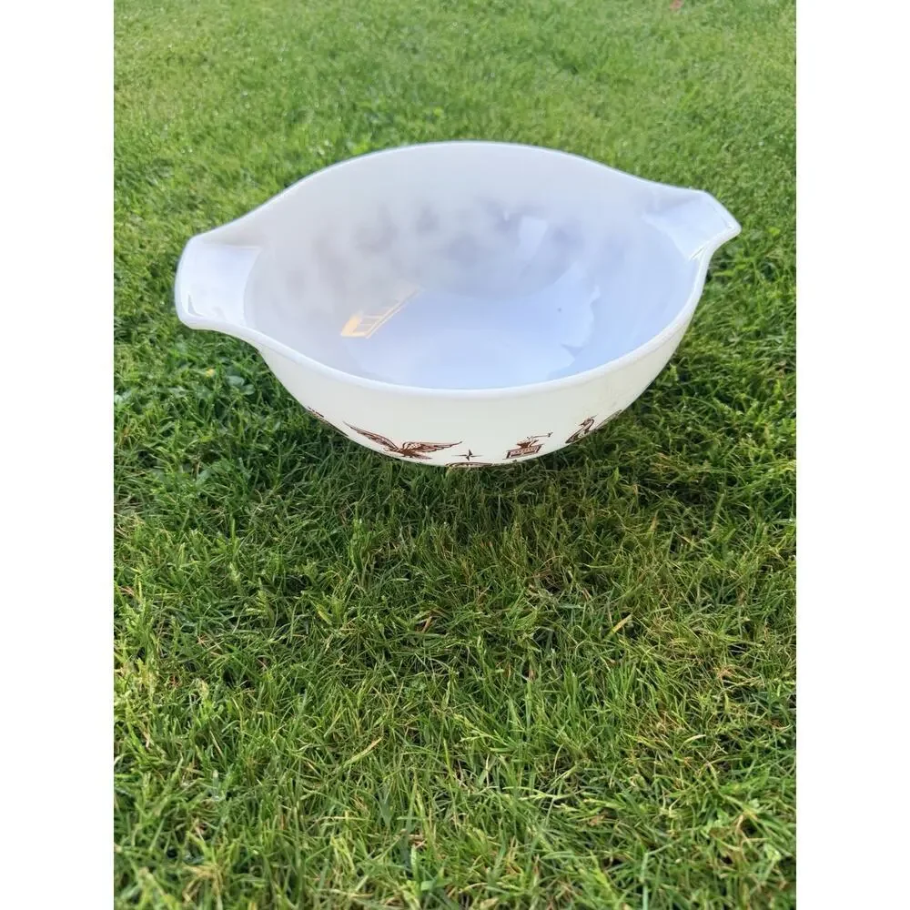 Vintage Pyrex Early American Cinderella Mixing Bowl 2.5 Quart Brown On White 44